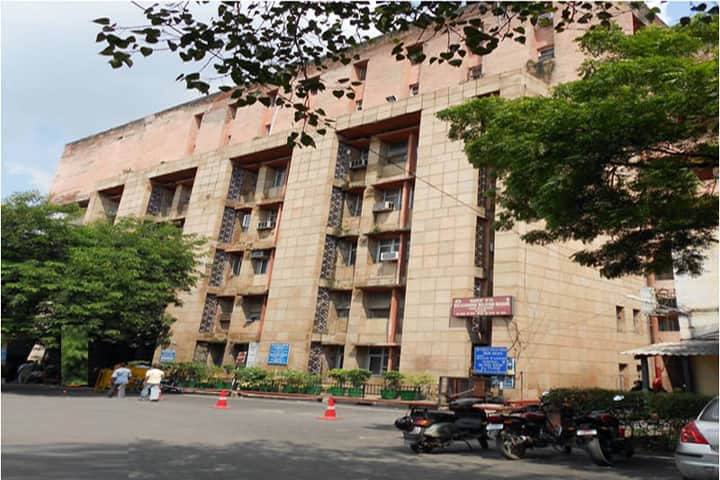 NDMC Medical College Delhi campus in New Delhi, Delhi, India — photo 1