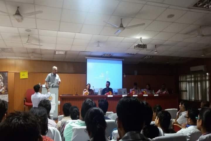NDMC Medical College Delhi campus in New Delhi, Delhi, India — photo 2