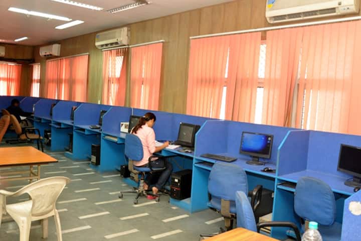 NDMC Medical College Delhi campus in New Delhi, Delhi, India — photo 5
