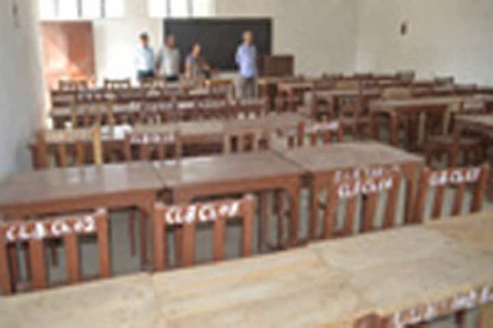 Smt Gomati Devi Chote Lal Bind Mahavidyalaya campus in Allahabad, Uttar Pradesh, India — photo 3