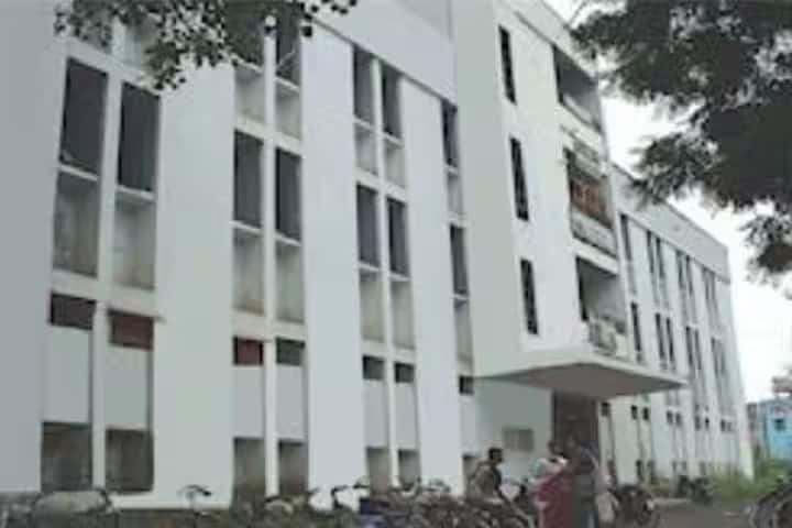 Government Kalidas Girls College campus in Ujjain, Madhya Pradesh, India — photo 1