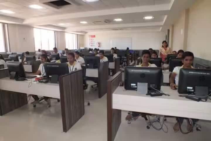 RC Patel College of Engineering and Polytechnic campus in Shirpur, Maharashtra, India — photo 5