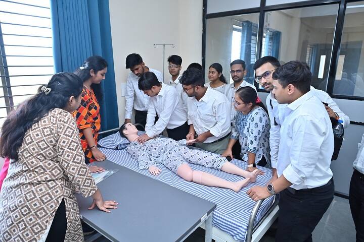 Shri Rawatpura Sarkar Institute of Medical Sciences and Research campus in Raipur, Chhattisgarh, India — photo 4