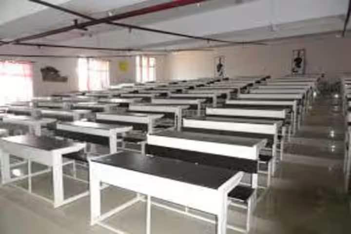Late Shri Lakhiram Agrawal Memorial Government Medical College campus in Bendrchuwa, Chhattisgarh, India — photo 2