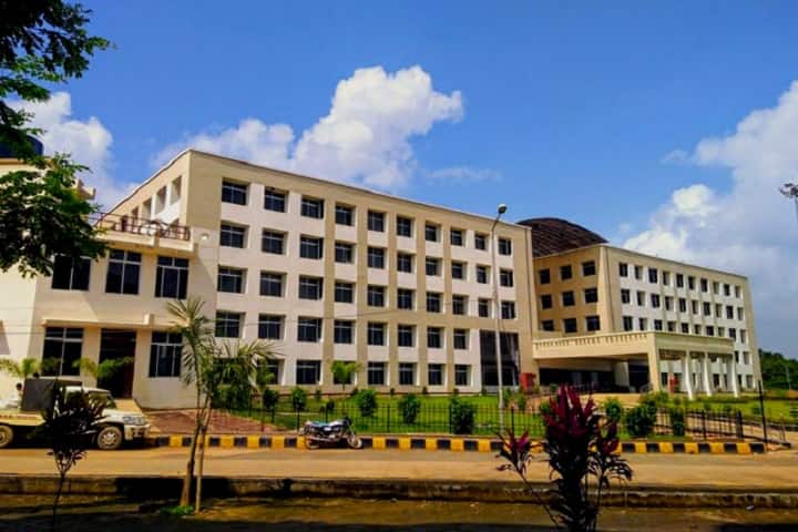 Late Bali Ram Kashyap Memorial Government Medical College campus in Pandripani, Chhattisgarh, India — photo 1