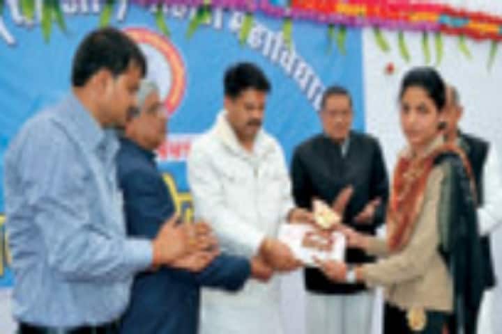 Shri Nawalgarh Girls College campus in Nawalgarh, Rajasthan, India — photo 2