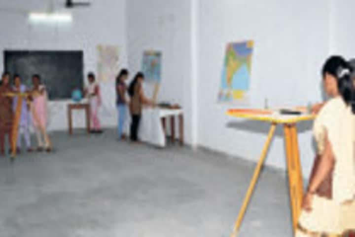Shri Nawalgarh Girls College campus in Nawalgarh, Rajasthan, India — photo 4