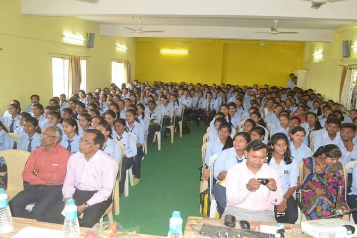 Indira Gandhi Arts and Commerce College campus in Kalmeshwar, Maharashtra, India — photo 3