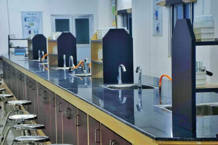 Shree Narayan Medical Institute and Hospital campus in Saharsa, Bihar, India — photo 4