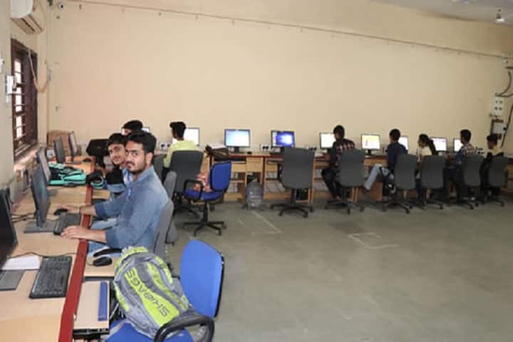 Gujarat Commerce College campus in Ahmedabad, Gujarat, India — photo 4