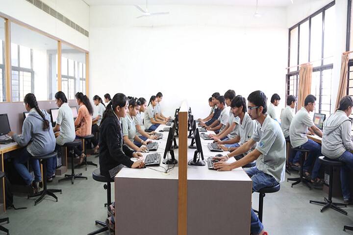 Dr Subhash Science College campus in Junagadh, Gujarat, India — photo 3