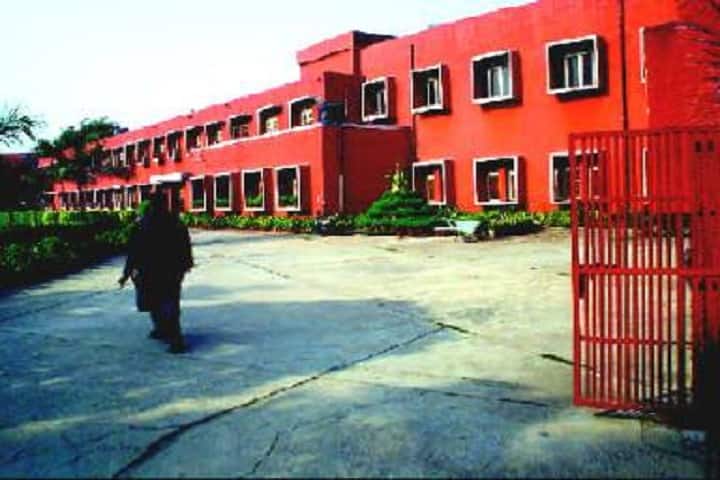 Khusro Memorial PG College campus in Bareilly, Uttar Pradesh, India — photo 1
