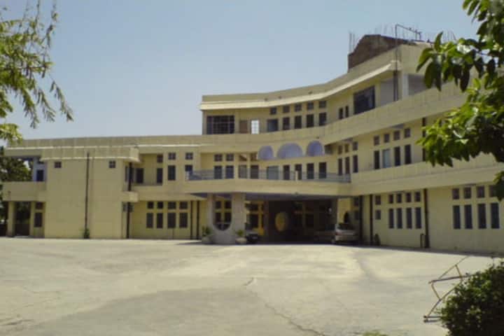 Sri Satya Sai College of Education campus in Pehowa, Haryana, India — photo 1