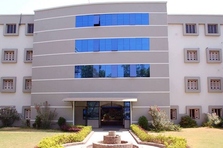 Shree Sahajanand Institute of Management campus in Bhavnagar, Gujarat, India — photo 1