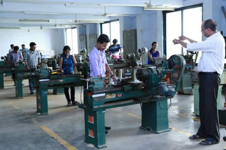 Saraswati College of Engineering campus in Navi Mumbai, Maharashtra, India — photo 6