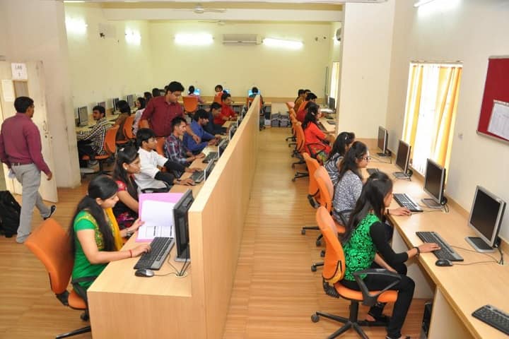 Sanjaybhai Rajguru College of Diploma Engineering campus in Rajkot, Gujarat, India — photo 4