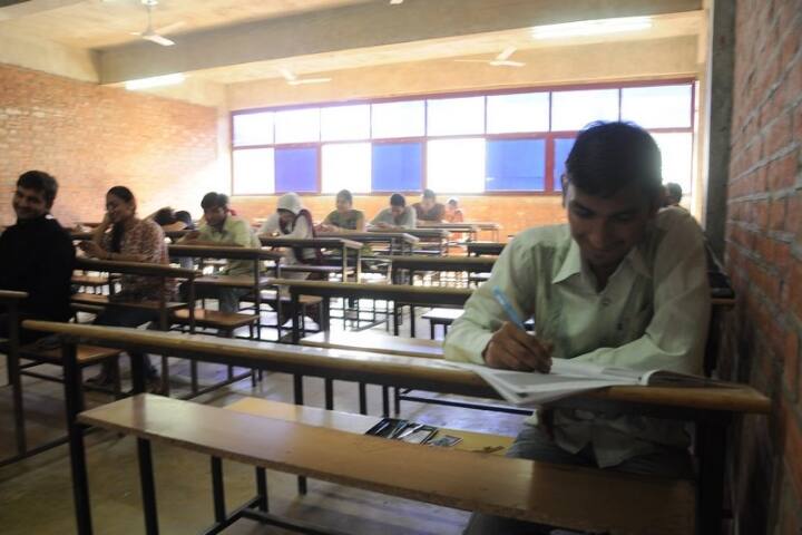Swami Sachchidanand Polytechnic College campus in Visnagar, Gujarat, India — photo 4