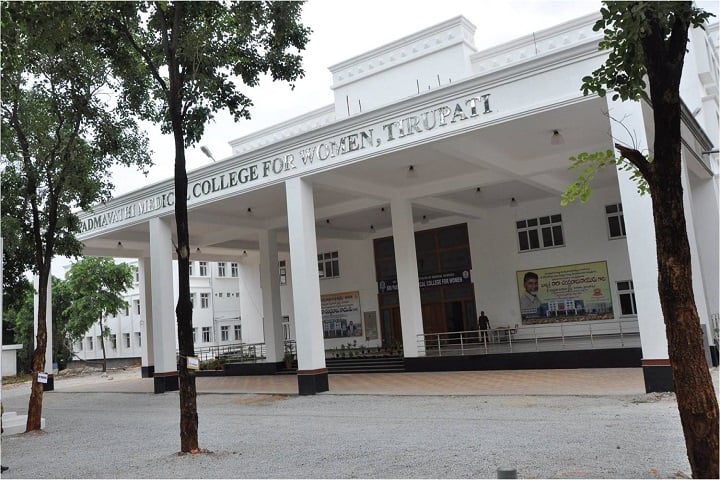 Sri Padmavathi Medical College for Women campus in Tirupati, Andhra Pradesh, India — photo 1