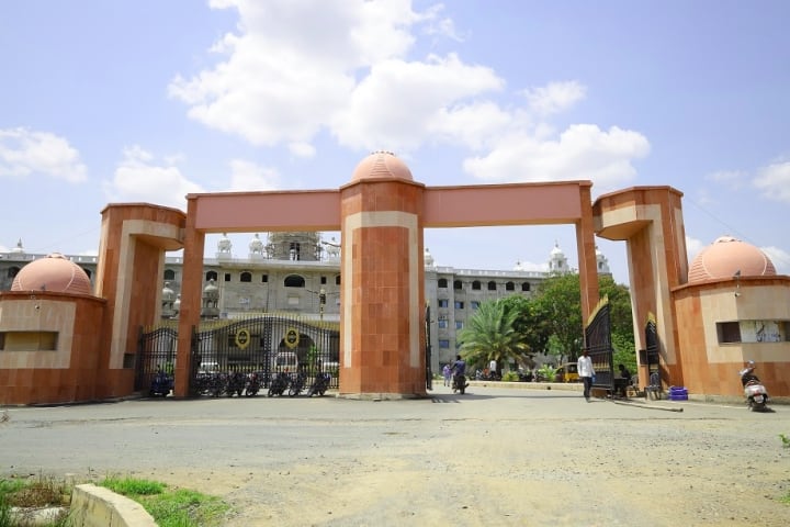 Santhiram Medical College and General Hospital campus in Nandyal, Andhra Pradesh, India — photo 6