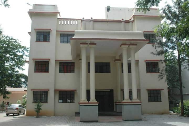 Maharani's Science College for Women campus in Bangalore, Karnataka, India — photo 3