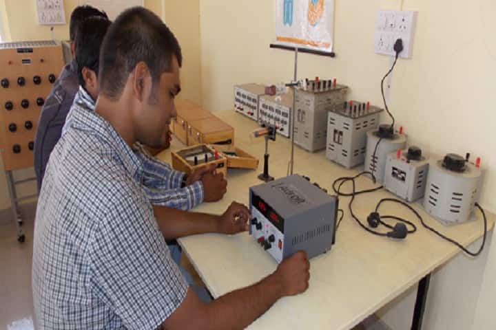 Rajiv Gandhi College of Engineering campus in Ahmednagar, Maharashtra, India — photo 4