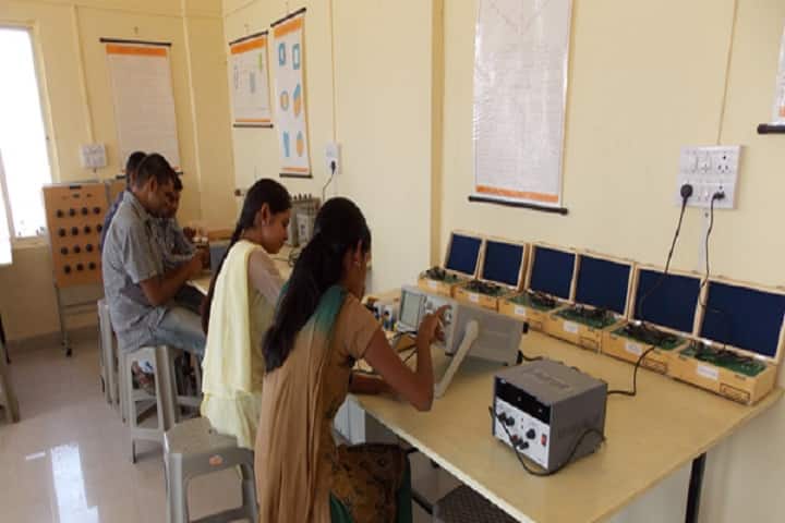 Rajiv Gandhi College of Engineering campus in Ahmednagar, Maharashtra, India — photo 5