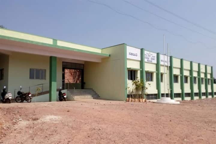 Government First Grade College campus in Hubli, Karnataka, India — photo 1
