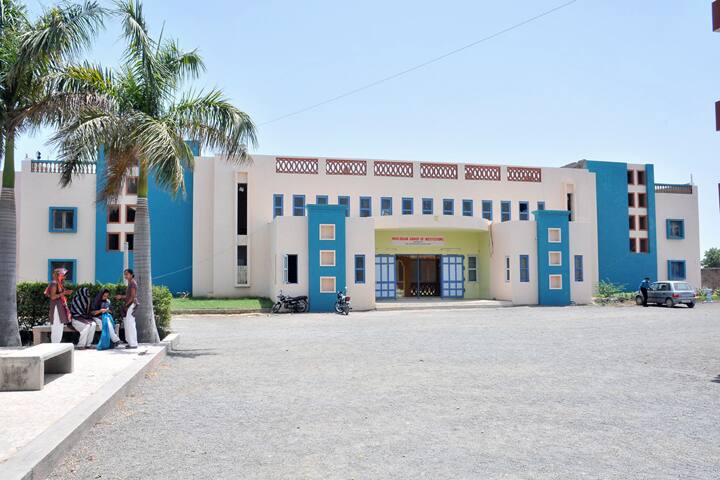 Murlidhar Nursing Institute campus in Rajkot, Gujarat, India — photo 1