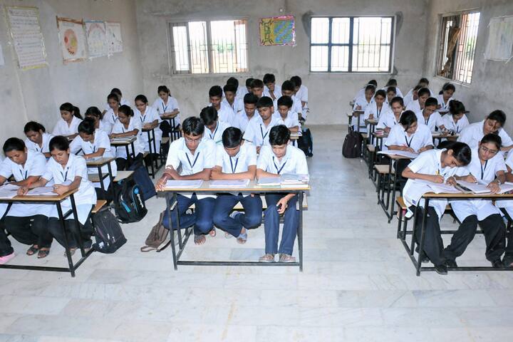 Murlidhar Nursing Institute campus in Rajkot, Gujarat, India — photo 2