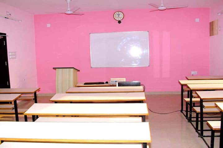 Shri VJ Modha College campus in Porbandar, Gujarat, India — photo 2