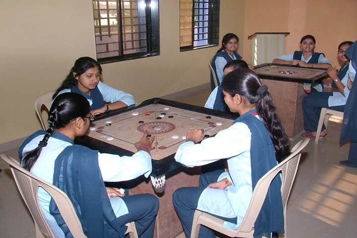 Shri VJ Modha College campus in Porbandar, Gujarat, India — photo 3