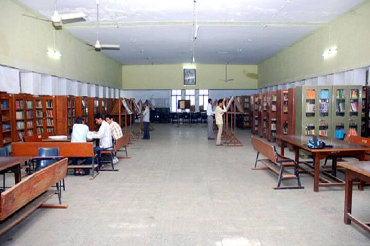 Popatlal Dhanjibhai Malaviya College of Commerce campus in Rajkot, Gujarat, India — photo 4
