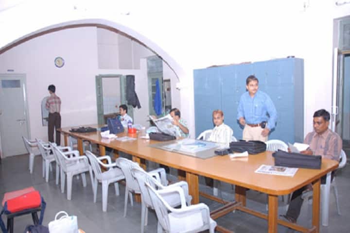 Popatlal Dhanjibhai Malaviya College of Commerce campus in Rajkot, Gujarat, India — photo 5