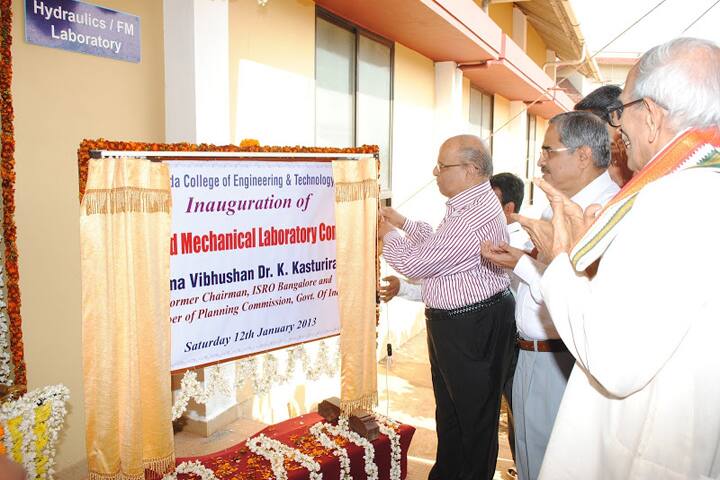 Vivekananda College Puttur campus in Puttur, Karnataka, India — photo 6