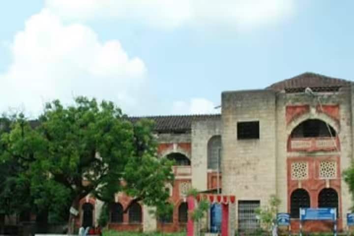 Makhanlal Chaturvedi Government Girls PG College, Khandwa campus in Khandwa, Madhya Pradesh, India