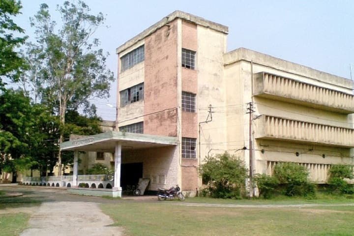 Bidhan Chandra College campus in Asansol, West Bengal, India — photo 1