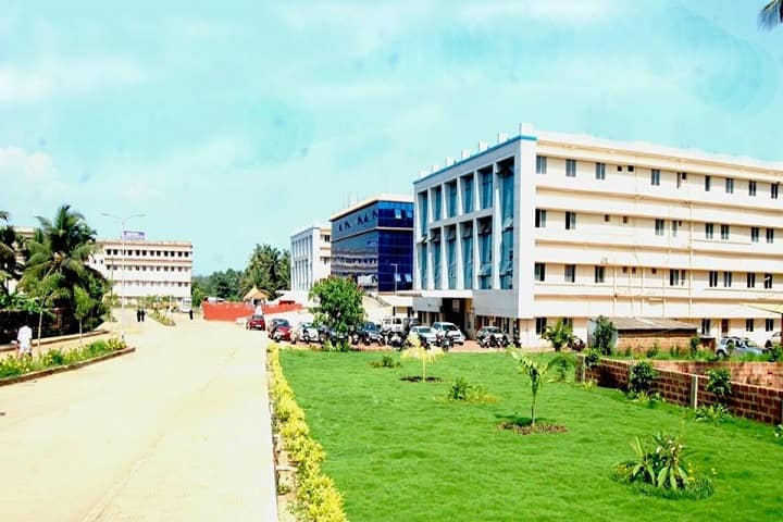 Srinivas School of Management campus in Mangalore, Karnataka, India — photo 1