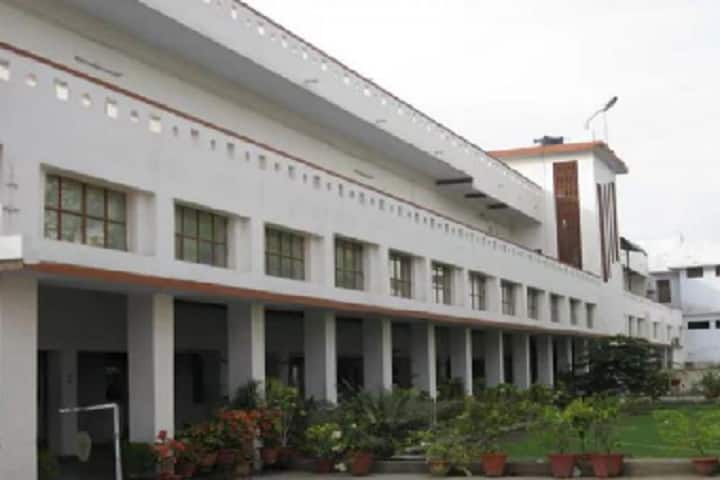 Sadanlal Sanwaldas Khanna Girls Degree College campus in Allahabad, Uttar Pradesh, India — photo 2