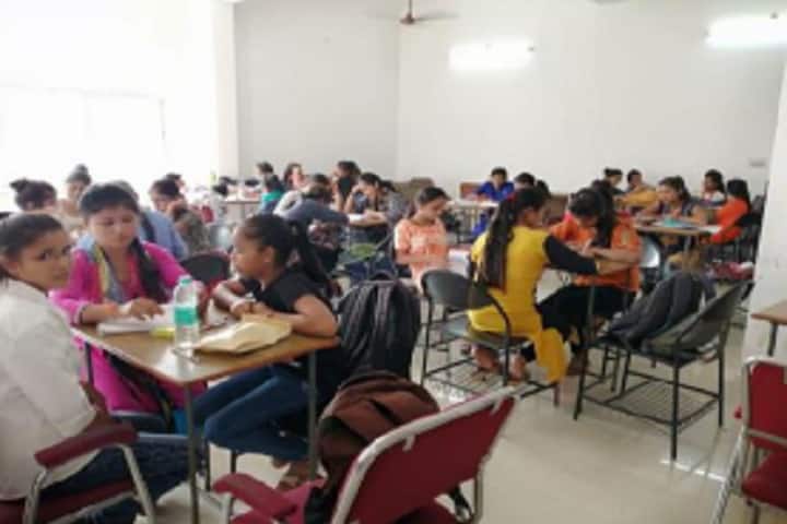 Sadanlal Sanwaldas Khanna Girls Degree College campus in Allahabad, Uttar Pradesh, India — photo 5