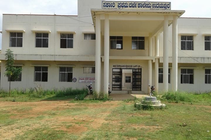 Government First Grade College campus in Udayapura, Karnataka, India — photo 1