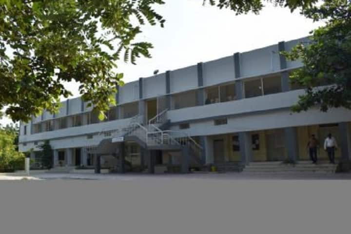Shri Gadge Maharaj Mahavidyalay campus in Murtizapur, Maharashtra, India — photo 1