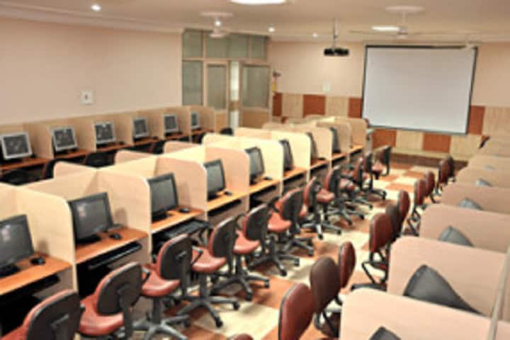 Mata Jhandewalan Education campus in Agra, Uttar Pradesh, India — photo 2