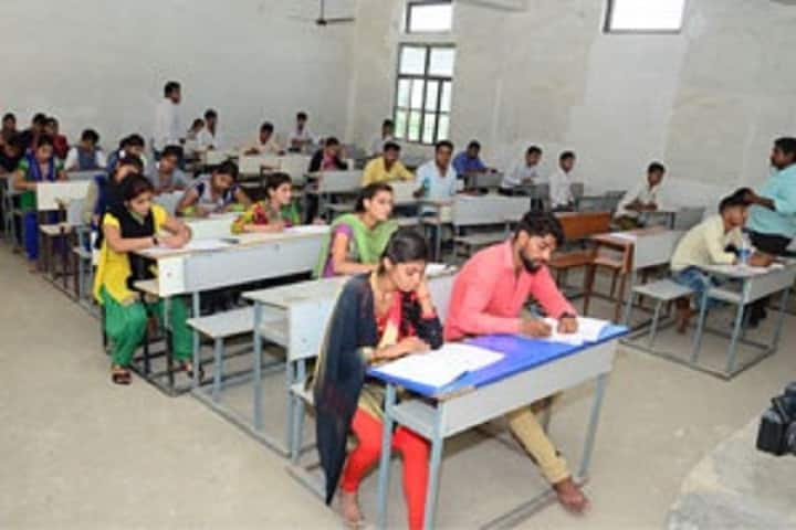 Pt Chandra Prakash Sharma Mahavidyalaya campus in Mathura, Uttar Pradesh, India — photo 2
