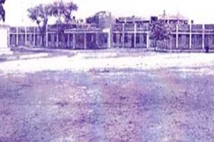 Government Veerangana Avanti Bai Lodhi Girls College campus in Tikamgarh, Madhya Pradesh, India — photo 1