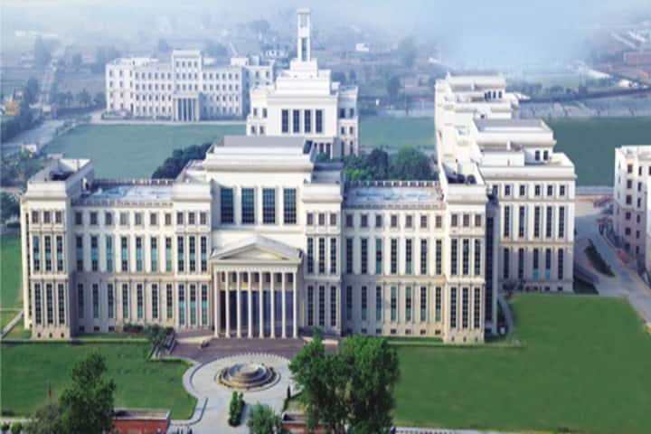 Amity Law School campus in Lucknow, Uttar Pradesh, India — photo 1