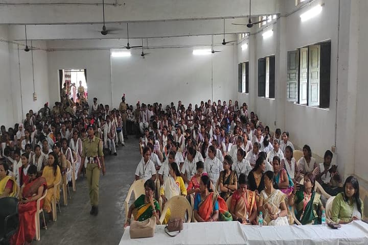 Gangotri Devi Mahila Mahavidyalay campus in Gorakhpur, Uttar Pradesh, India — photo 2