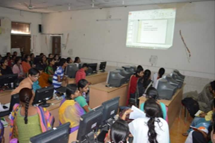 Government VYT PG Autonomous College campus in Durg, Chhattisgarh, India — photo 3