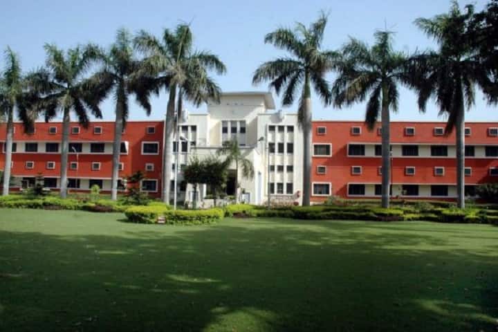 Guru Nanak Dev University College campus in Sujanpur, Punjab, India — photo 1