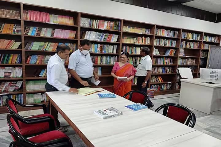 Radha Raman Mishra Post Graduate College campus in Allahabad, Uttar Pradesh, India — photo 5