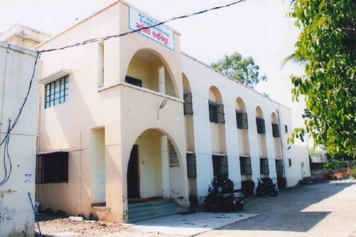 Smt Sushiladevi Deshmukh Mahila Mahavidyalaya campus in Latur, Maharashtra, India — photo 4